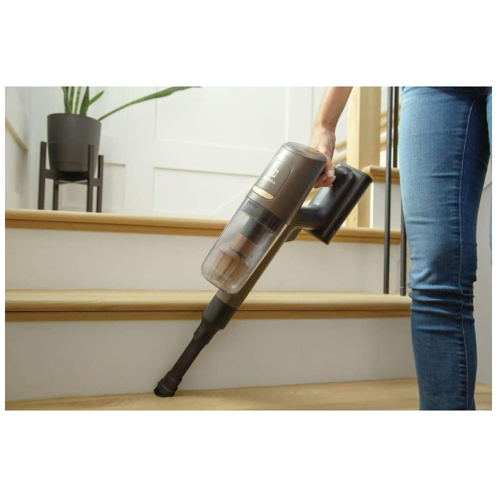 ECTQ69YZPRVB0B_3-1.jpg - Aspirador de Pó Sem Fio com Bicos Motorizados e Filtragem em 5 Etapas Leve e Completo para Limpeza da Casa 110V Electrolux Ultimate800 Bronze