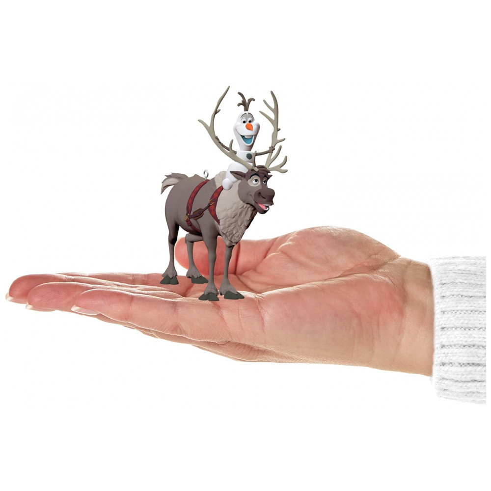 ECTQ7W3ND9XC0B_7-1.jpg - Enfeite de Natal Hallmark Keepsake Disney Frozen Olaf e Sven em Plástico Multicolorido, 4 x 8,9 x 8,2 cm