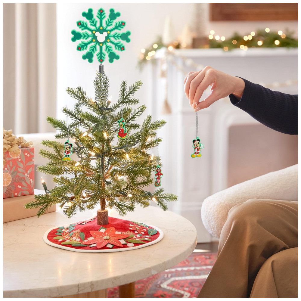 ECTQ89S1CTSC0B_1-1.jpg - Conjunto Hallmark Disney Mini Enfeites de Natal com Topo de Árvore Mickey e Minnie, 5 Peças em PVC Inquebrável, 13 x 8,4 x 1,9 cm