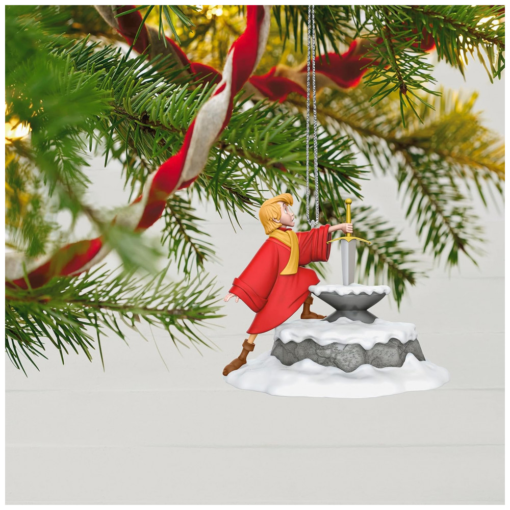 ECTQ9Q81NQZB0B_5-1.jpg - Enfeite Natalino Hallmark Keepsake Disney A Espada Era a Lei 60º Aniversário Tornando-se Rei Arthur, Plástico 8,1x6,7x6,4 cm