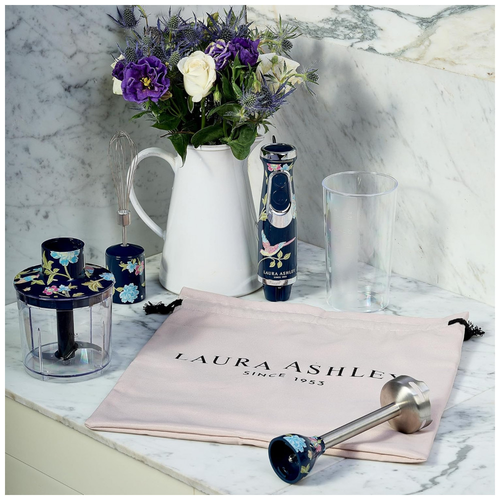 ECTQ9SP6YXPD0B_2-1.jpg - Mixer de Imersão 4 em 1 Laura Ashley 150W Azul Marinho Elveden 2 Velocidades Inox Batedor Copo Medidor 300ml VQ-SBHB219-LAEN-US 120V