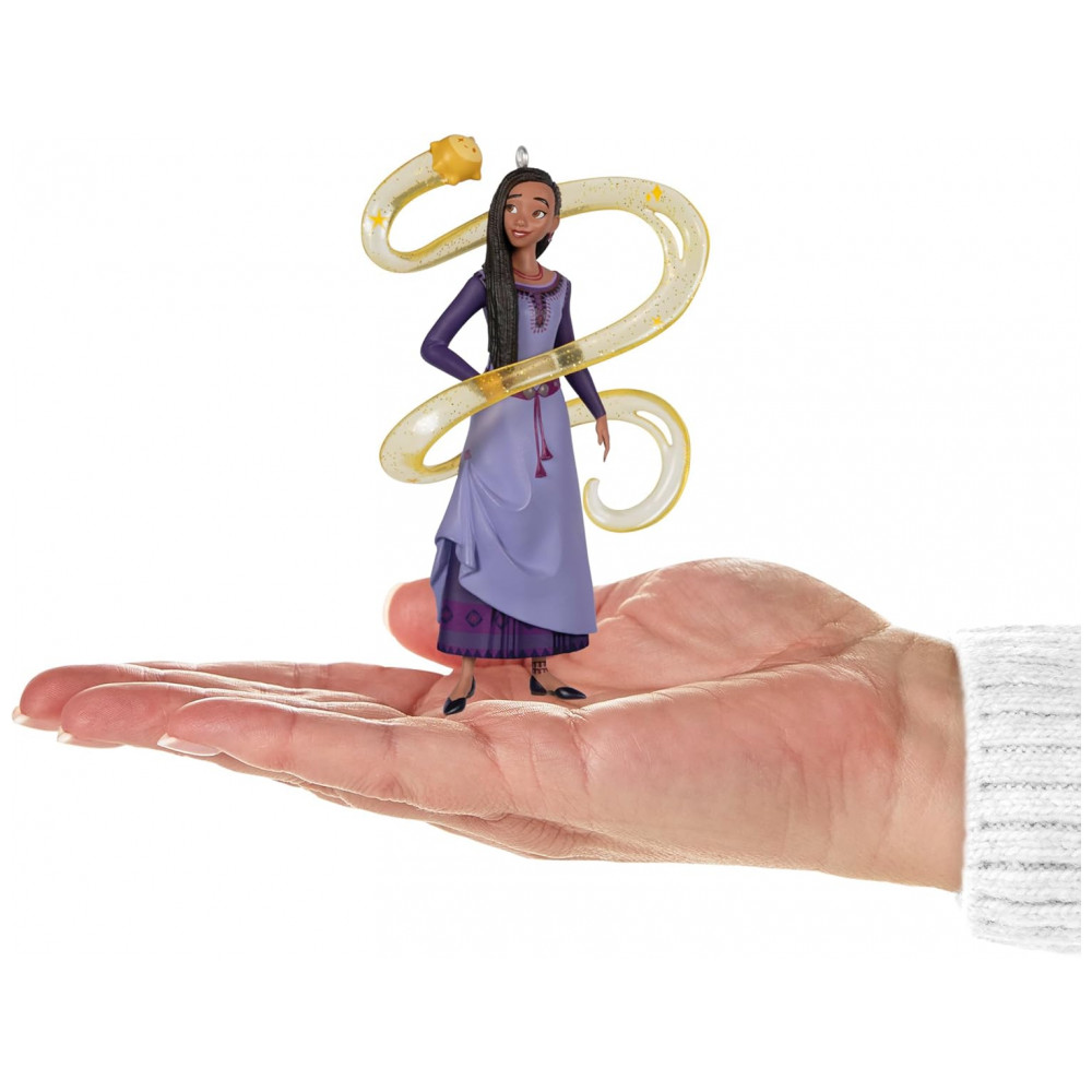 ECTQ9WW7H9XC0B_7-1.jpg - Enfeite de Natal Hallmark Keepsake Disney Wish Asha e Star, Plástico Colorido, 6,4x10,8x3,6 cm, Presente para Fãs da Disney