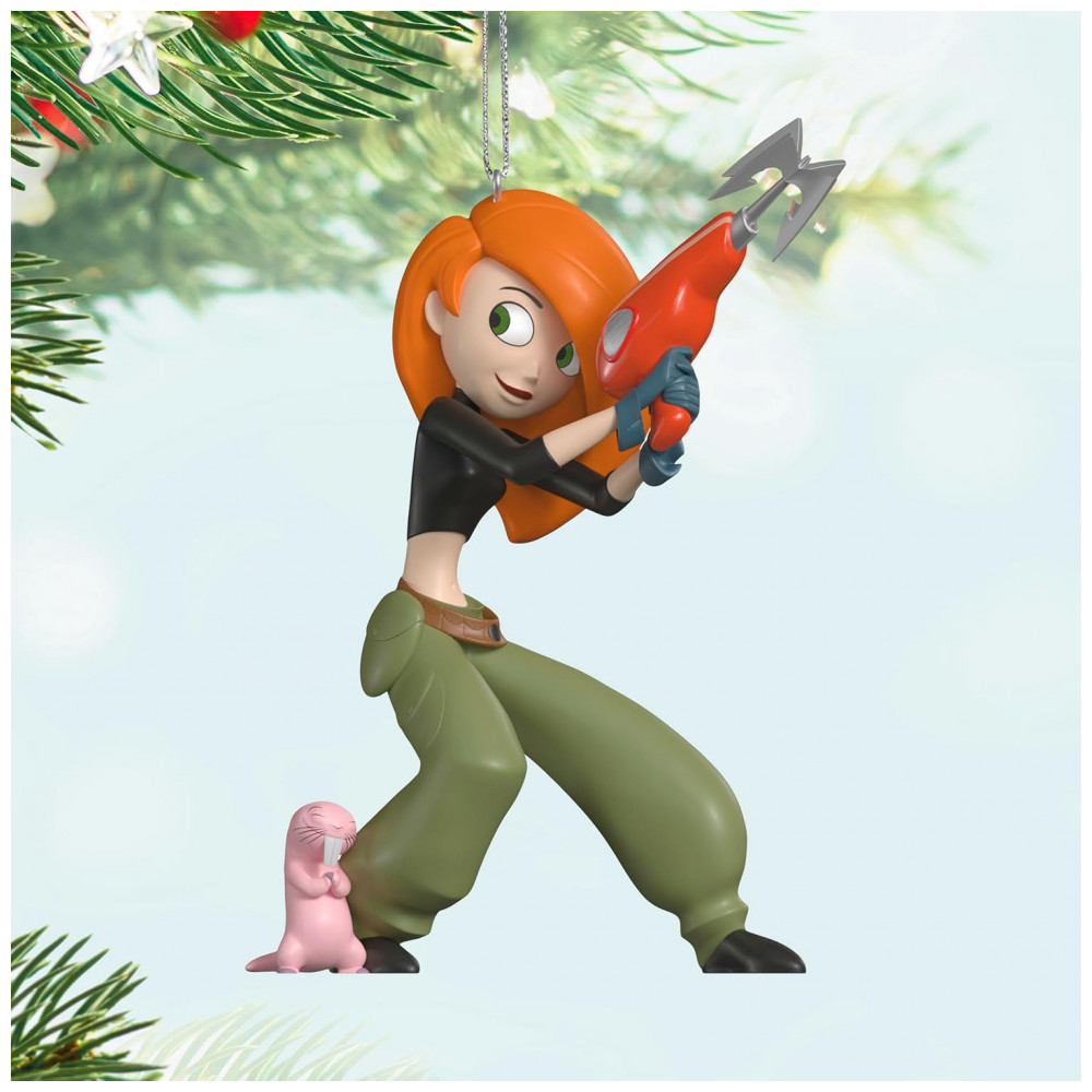 ECTQCJKRQGPD0B_2-1.jpg - Enfeite Natalino Hallmark Keepsake 2025 Disney Kim Possible e Rufus em Ação, Plástico, 7 x 8,9 x 3,8cm