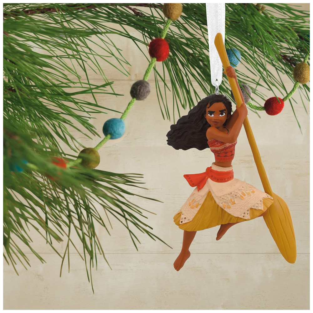 ECTQCVP1QTY90B_4-1.jpg - Enfeite de Natal Disney Moana Hallmark Resina Artesanal 10,2x5,1x2,4 cm
