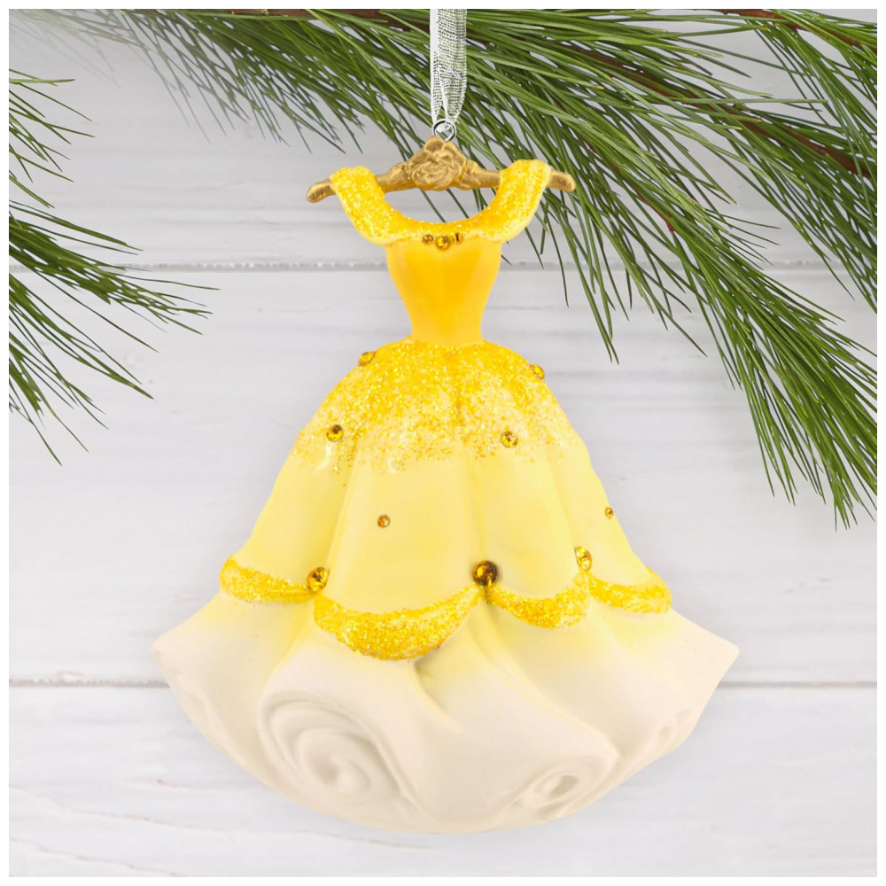 ECTQDRKN1MQD0B_2-1.jpg - Enfeite Natalino Hallmark Signature 2025 Disney Princesa Bela Vestido Amarelo Cerâmica, 9 x 10 x 7,6cm
