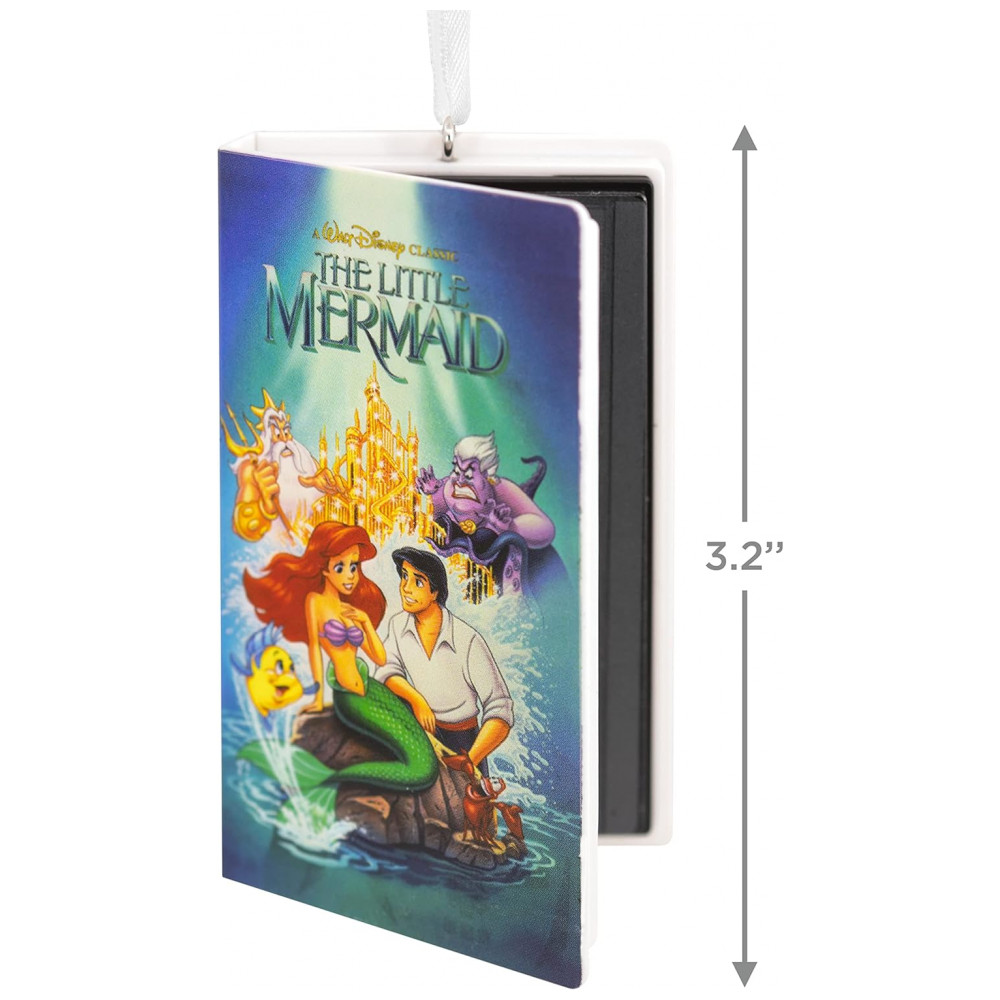 ECTQF6K4VSY90B_3-1.jpg - Enfeite de Natal Hallmark Keepsake VHS A Pequena Sereia, Plástico 4,5x3,2x3,8 cm