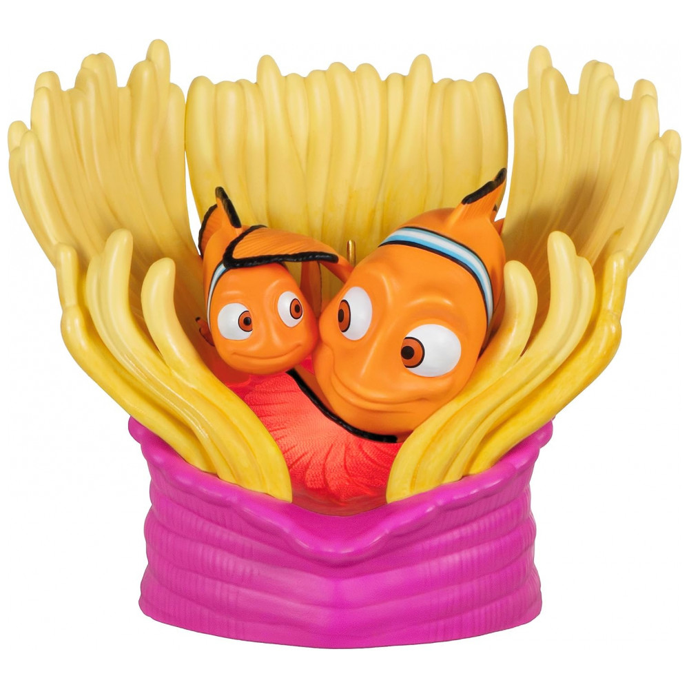 ECTQFW1GMQZB0B_0-1.jpg - Enfeite Natalino Hallmark Keepsake Disney/Pixar Procurando Nemo Aniversário 20 Anos Marlin & Nemo 7,5x5,2x5,9 cm