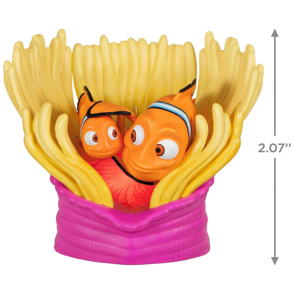 ECTQFW1GMQZB0B_4-1.jpg - Enfeite Natalino Hallmark Keepsake Disney/Pixar Procurando Nemo Aniversário 20 Anos Marlin & Nemo 7,5x5,2x5,9 cm