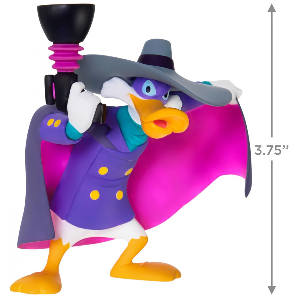 ECTQH23RQGPD0B_3-1.jpg - Enfeite Natalino Hallmark Keepsake 2025 Disney Darkwing Duck Let's Get Dangerous! Plástico, 9 x 9,5 x 5,7cm