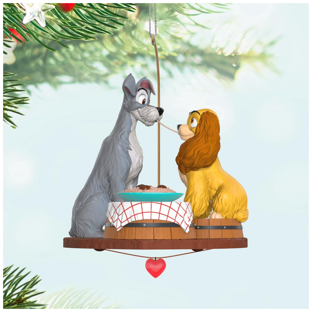 ECTQKSXW93RD0B_2-1.jpg - Enfeite de Natal Hallmark Keepsake 2025, Disney A Dama e o Vagabundo 70º Aniversário Jantar de Espaguete
