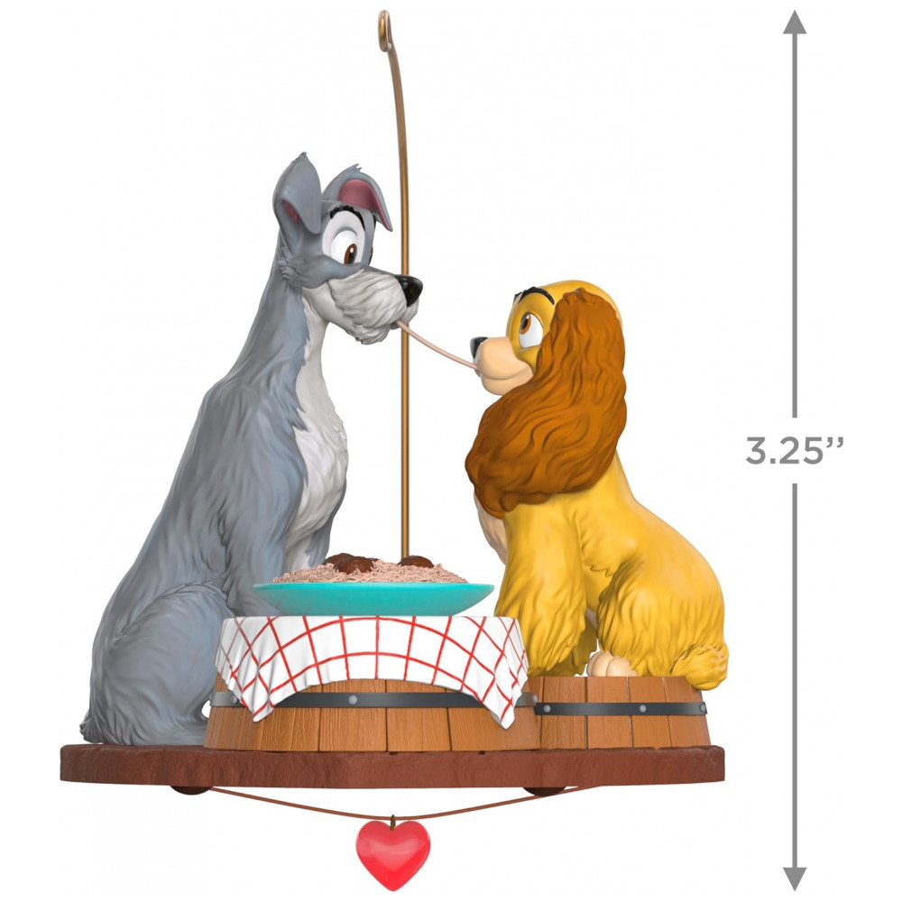 ECTQKSXW93RD0B_3-1.jpg - Enfeite de Natal Hallmark Keepsake 2025, Disney A Dama e o Vagabundo 70º Aniversário Jantar de Espaguete