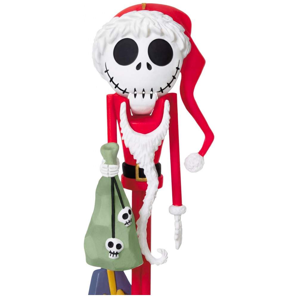 ECTQNCCXQGPD0B_4-1.jpg - Enfeite Natalino Hallmark Keepsake 2025 Disney O Estranho Mundo de Jack Jack Skellington Papai Noel Nutcracker, 4,4 x 13,3 x 3,8cm