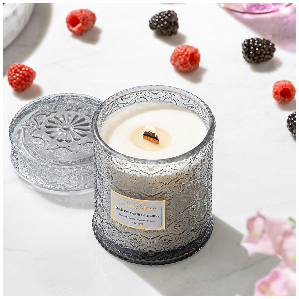 ECTQR3CRJRC80B_2-1.jpg - Vela LA JOLIE MUSE Dark Berries Bergamot - 539 g - 90 Horas de Queima Limpa - Cera de Soja Natural - Elegante para Anfitriões e Decoração Doméstica