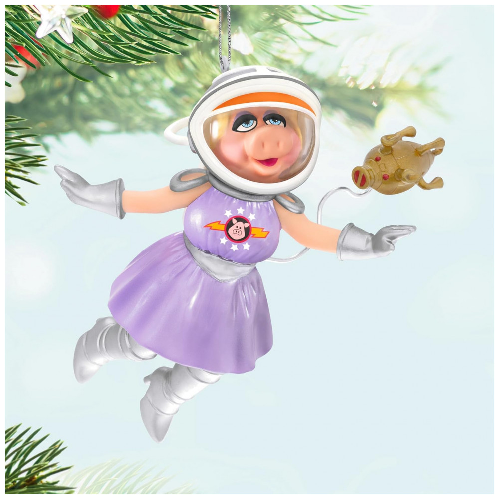 ECTQRR3ND9XC0B_5-1.jpg - Enfeite de Natal Hallmark Keepsake Disney The Muppets First Mate Piggy e The Swinetrek, em Plástico, 10,2 x 9,5 x 7 cm