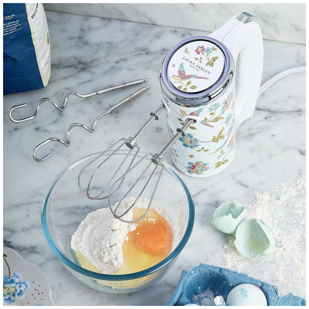 ECTQS1R11YPD0B_1-1.jpg - Batedeira de Mão Elétrico Laura Ashley Branco com Estampa Floral 200W 5 Velocidades Turbo Inox VQ-SBSMR57-LAEW-US 110V