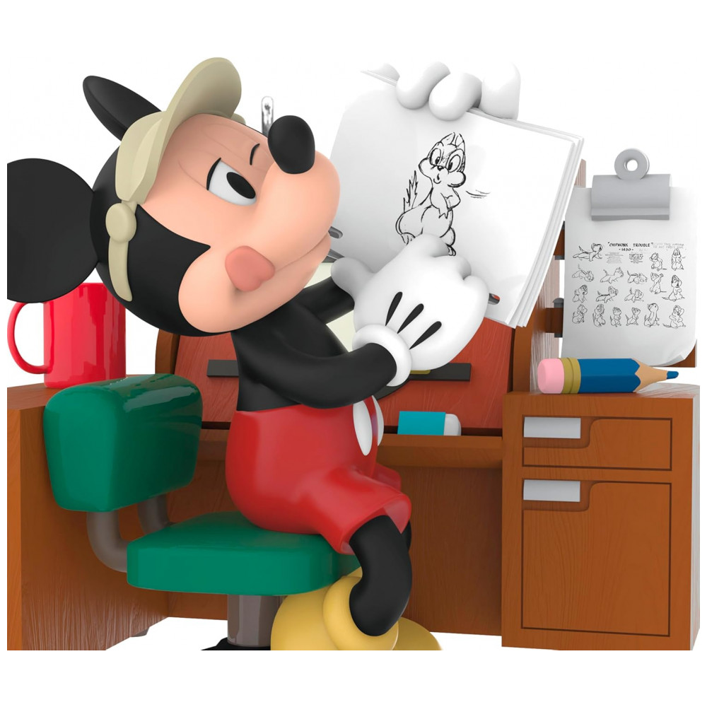 ECTQSVN993RD0B_4-1.jpg - Enfeite de Natal Hallmark Keepsake 2025, Disney Mickey Mouse do Rascunho à Tela, Presente para Fãs da Disney