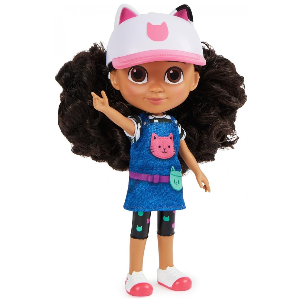 ECTQWQK8JY4B0B_0-2.jpg - Boneca Gabby da Casa de Bonecas da Gabby's Dollhouse Edição de Viagem de 20 cm com Acessórios