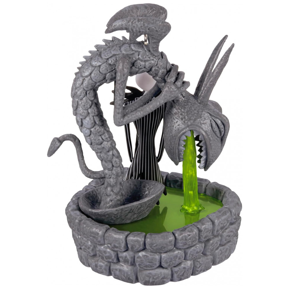 ECTQX151LJPD0B_5-1.jpg - Enfeite Natalino Hallmark Keepsake 2025 Disney O Estranho Mundo de Jack This is Halloween com Luz, Plástico, 8,3 x 10,8 x 7cm