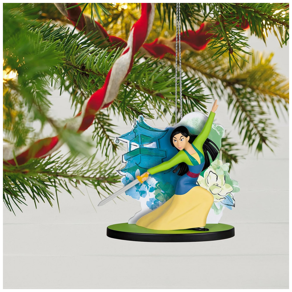 ECTQXKCRNQZB0B_5-1.jpg - Enfeite Natalino Hallmark Keepsake Disney Mulan 25º Aniversário Coração de Guerreira, Plástico 9,7x9,1x4,3 cm