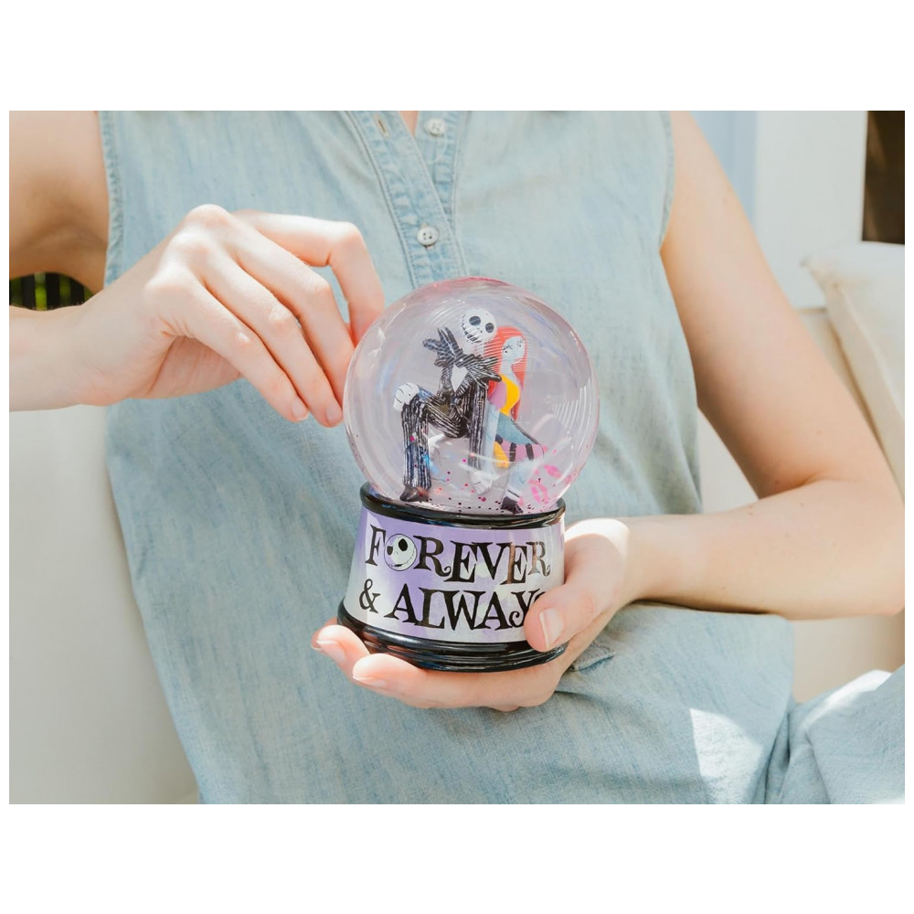 ECTQZ4S1VGJD0B_3-1.jpg - Globo de Neve Iluminado Disney O Estranho Mundo de Jack Forever & Always, 15cm, com Glitter e Música