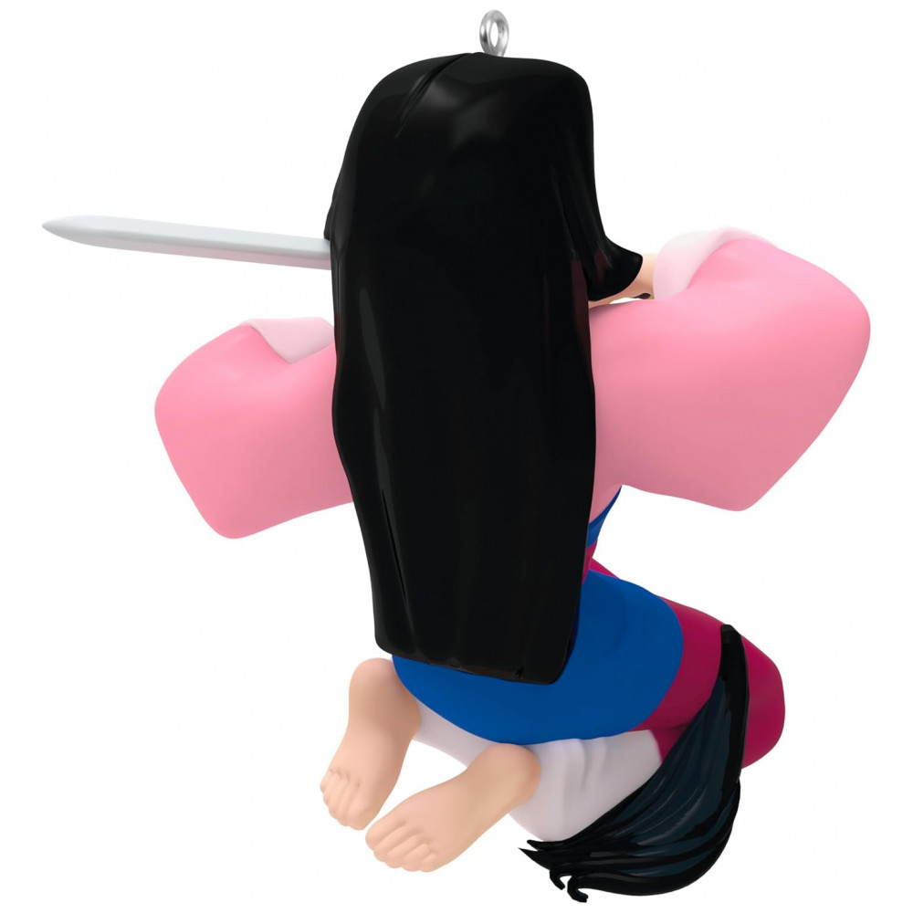 ECTQZ4TNG9XC0B_1-1.jpg - Enfeite de Natal Hallmark Keepsake Disney Princess, Mulan Um Ato de Coragem, Plástico 6,7x7,9x6,4 cm