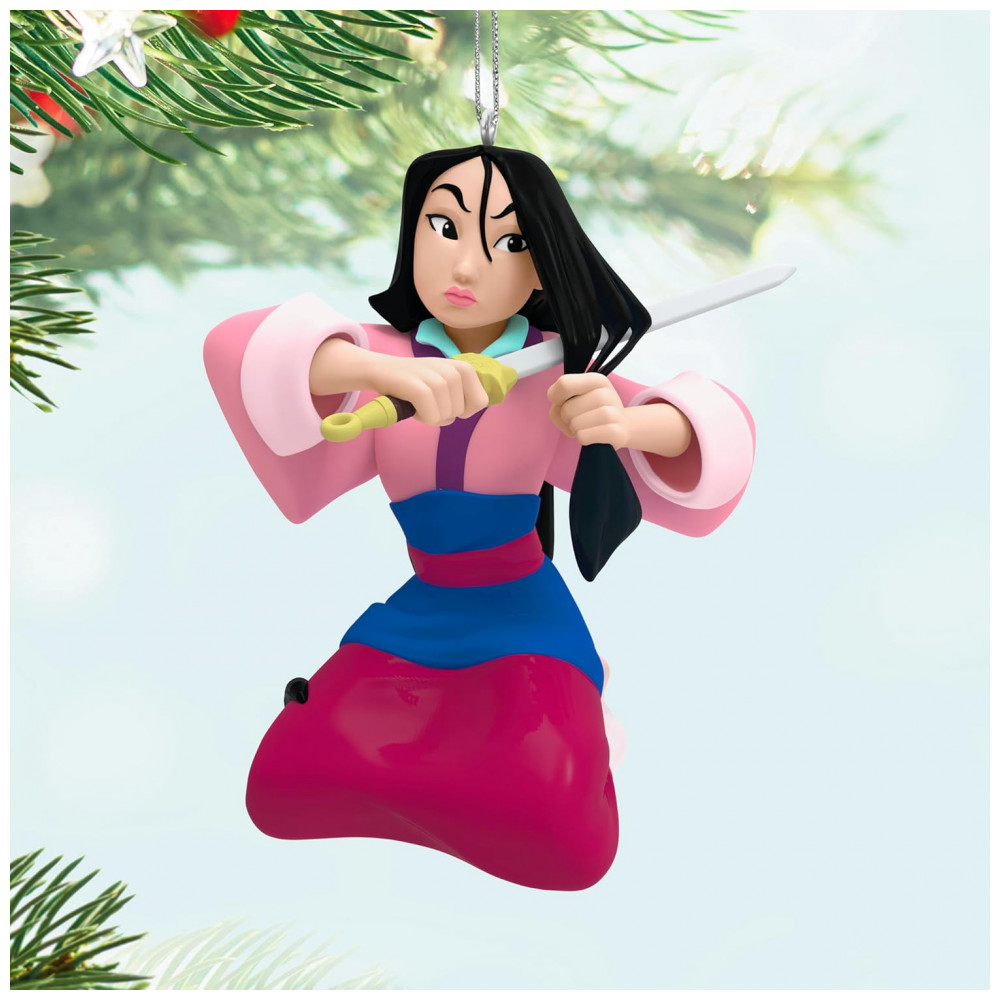 ECTQZ4TNG9XC0B_5-1.jpg - Enfeite de Natal Hallmark Keepsake Disney Princess, Mulan Um Ato de Coragem, Plástico 6,7x7,9x6,4 cm